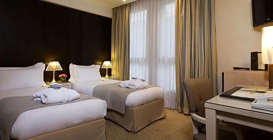 Le Pera Hotel 76