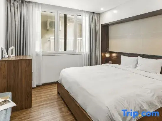 Apartment with balcony and with city view