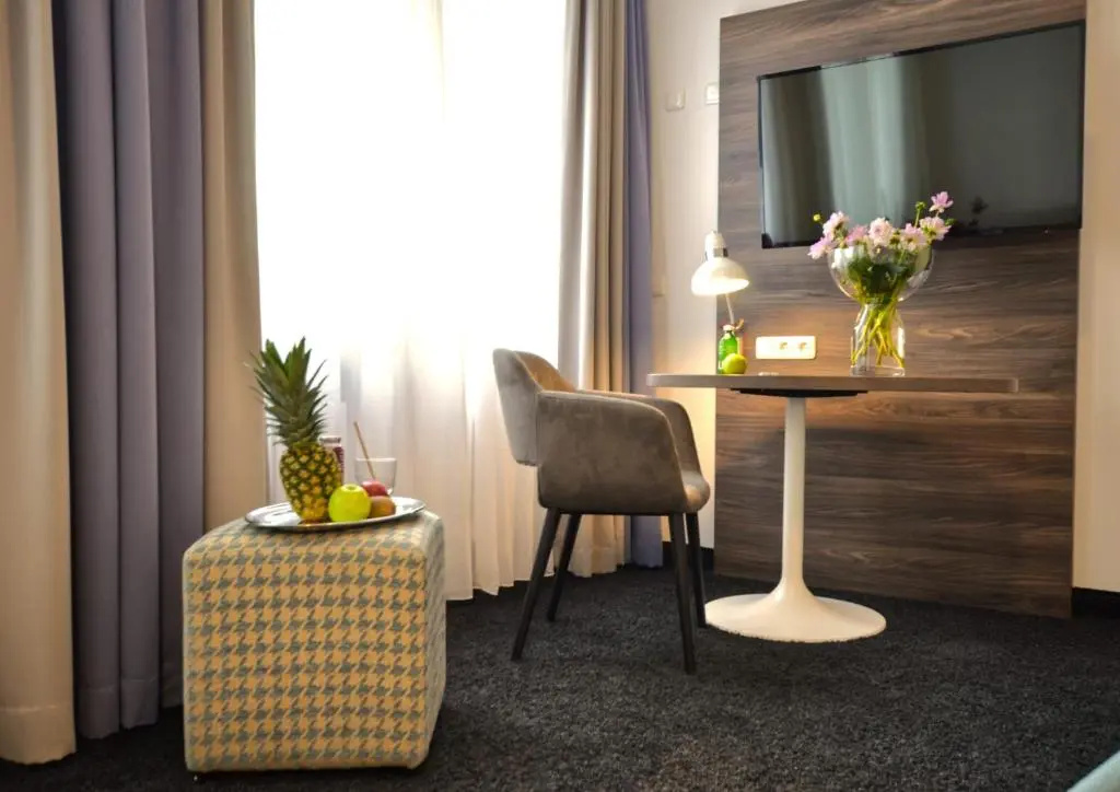 Deluxe Double room (full double bed)