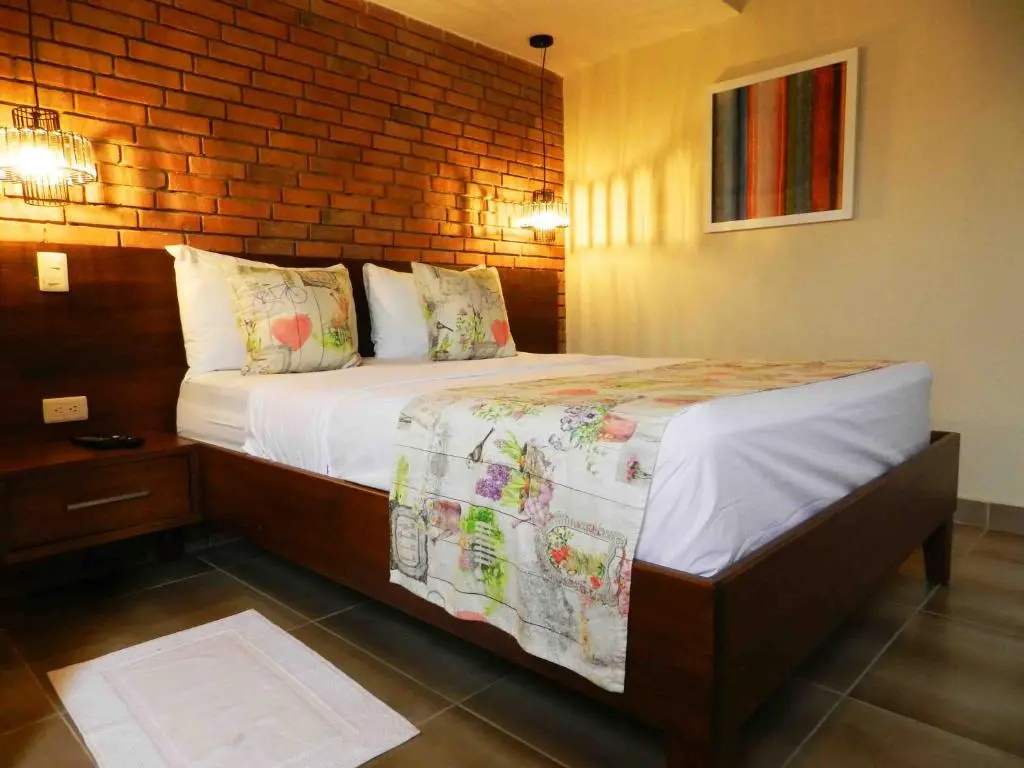 Deluxe Double room (full double bed)