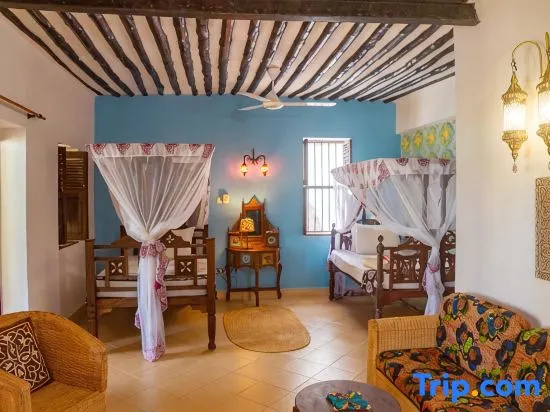 Cardamon Quadruple Family Suite Seaview with fans