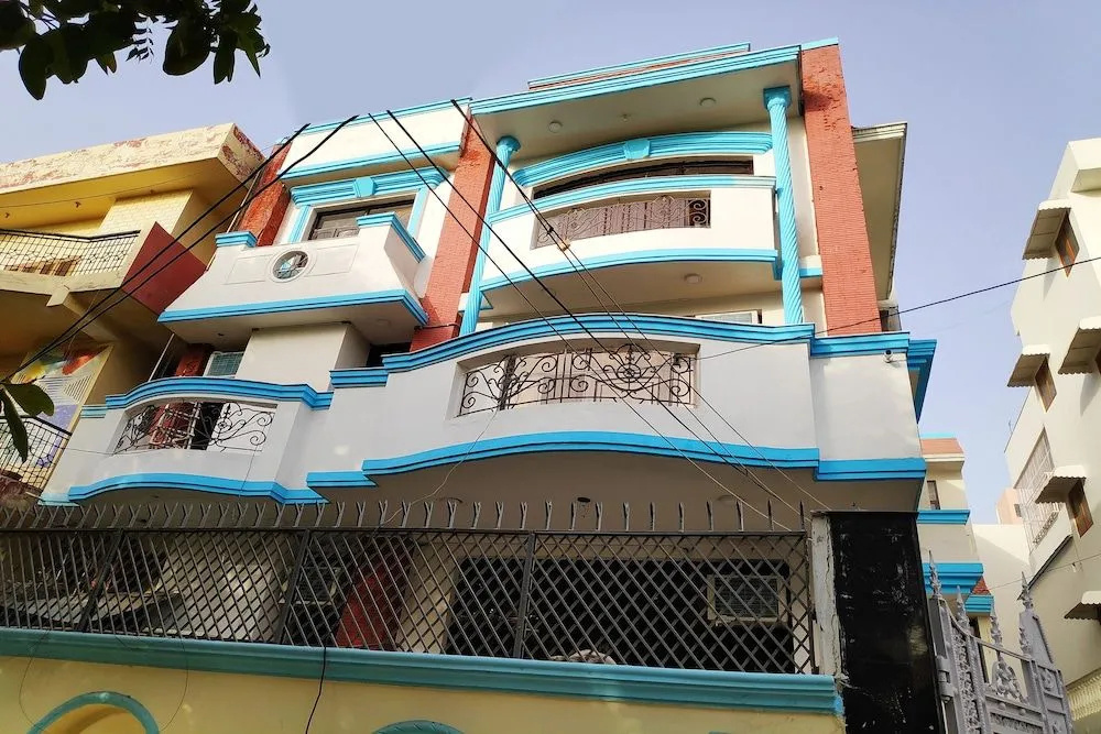 Oyo 42733 Silver Homes