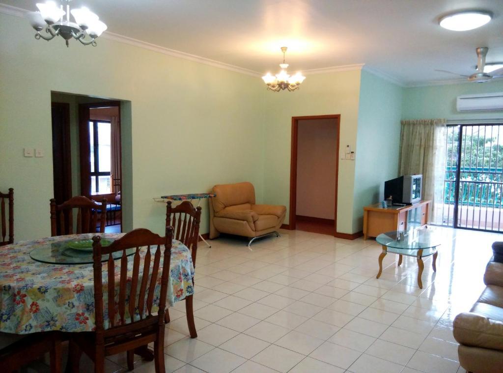 Nana Marina Court