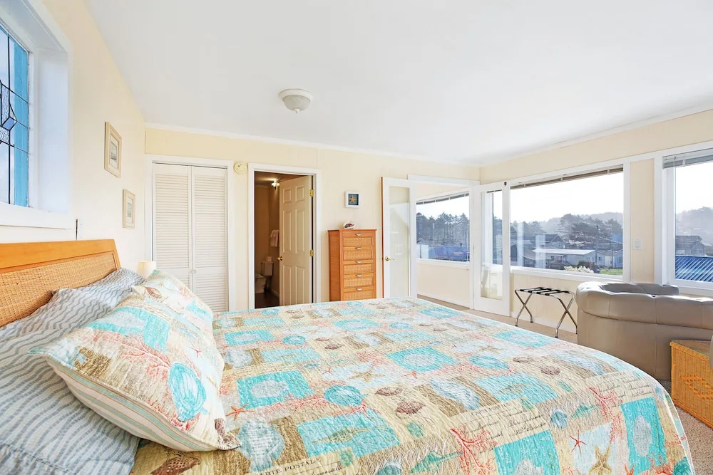 Standard Double room with ocean view (full double bed)