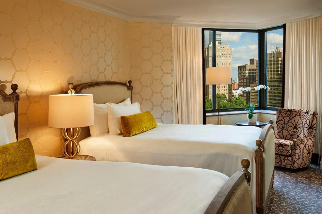 Deluxe Quadruple room with city view