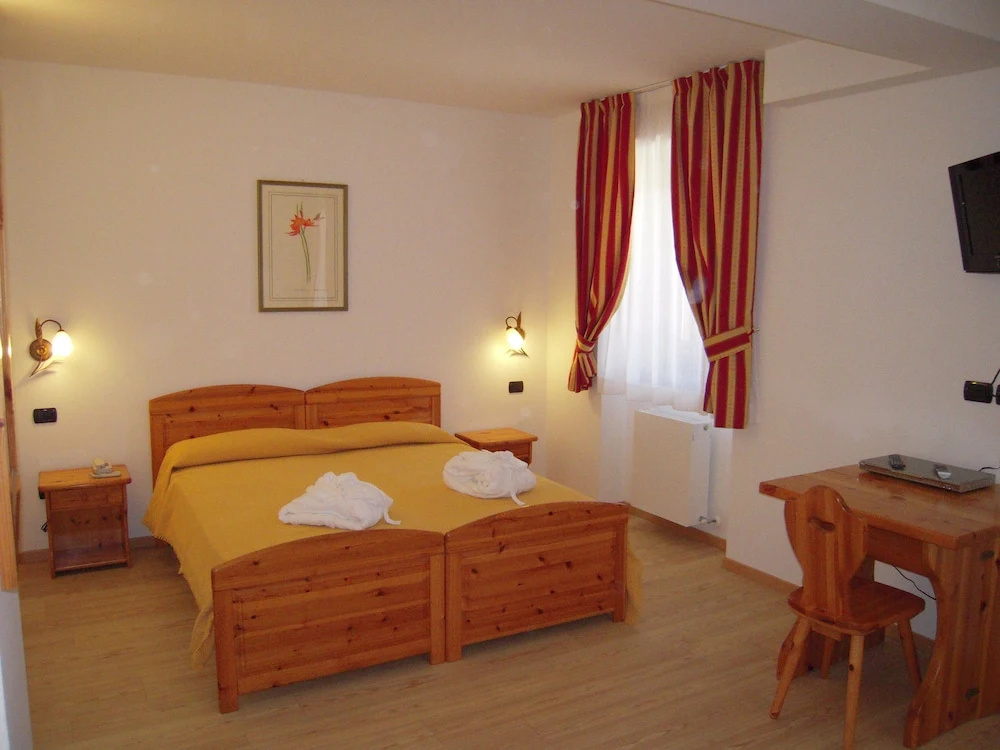 Standard Double room (full double bed)