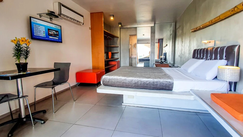 Lobby & Reception