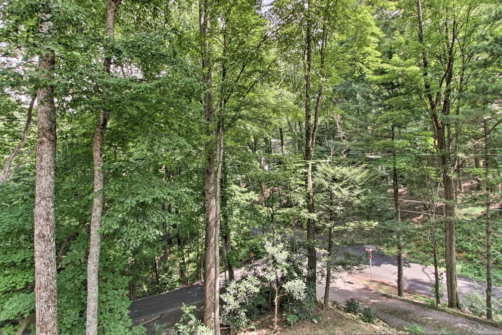 A-frame Cabin w/ Hot Tub < 1 Mi to Ober Gatlinburg
