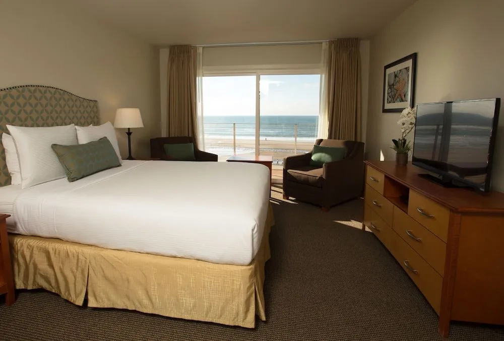 Pelican Shores Inn — 2