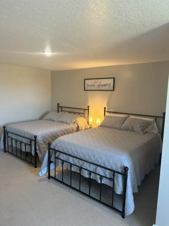 Deluxe Double room (full double bed)