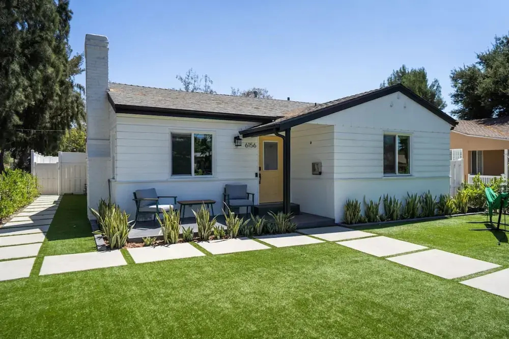 Remodeled 3BR House w Hot Tub Fenced Yard p58