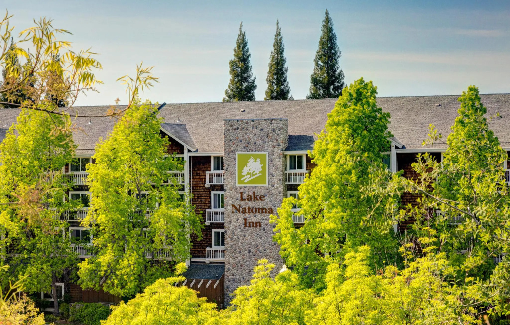 Lake Natoma Inn