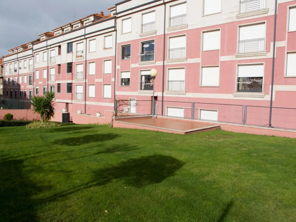 Apartamentos La Perla con piscina y parking