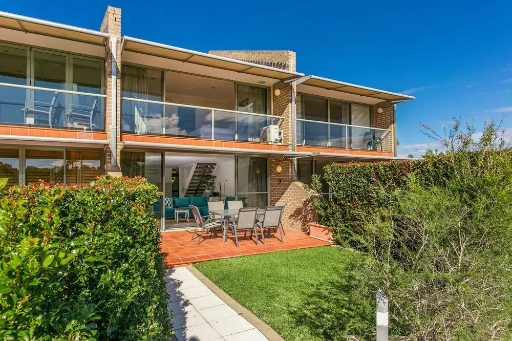 2 James Cook Apartments