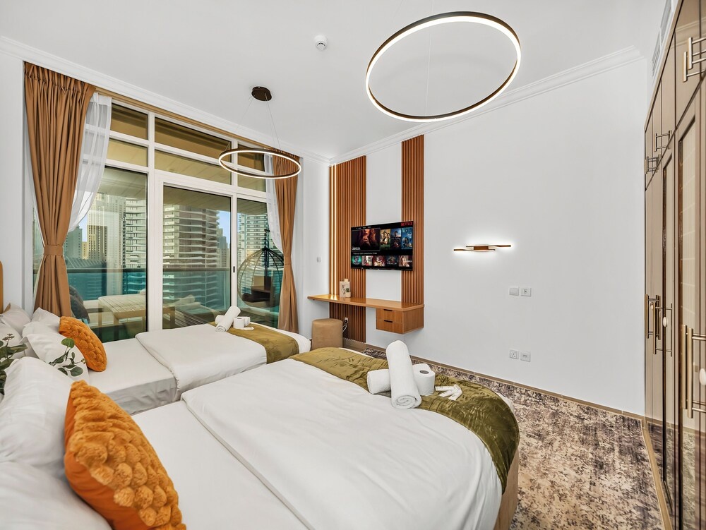 Centric Flat with Marina View — 3