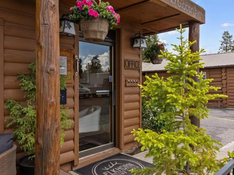 Elkhorn Cabins And Inn