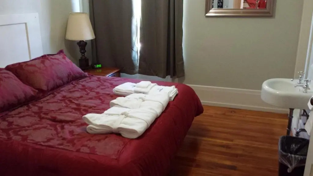 Centralia Square Grand Ballroom and Vintage Hotel (We are one of the only hotels located in downtown Centralia) - Chambres