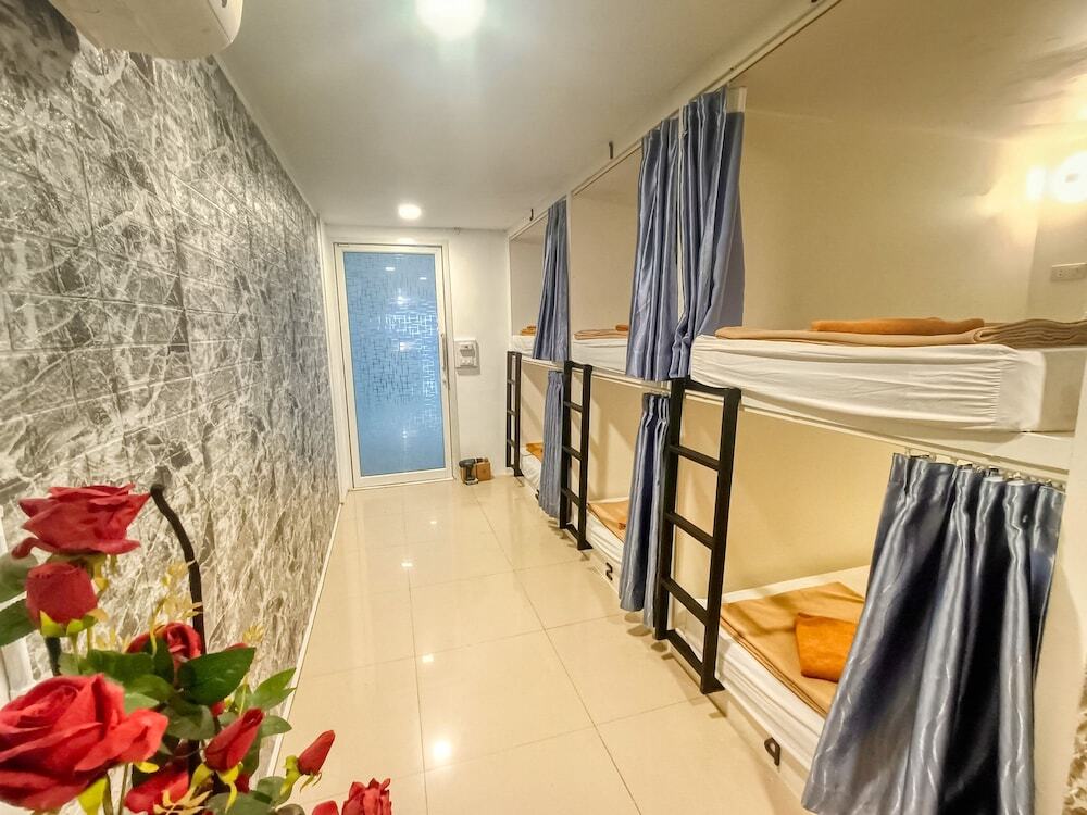 Кровать в общем номере в Jomtien Beach Hostel