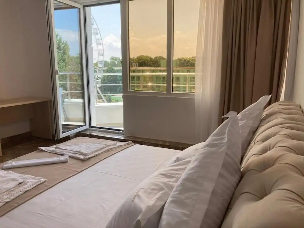 Standard Double room with city view (full double bed)