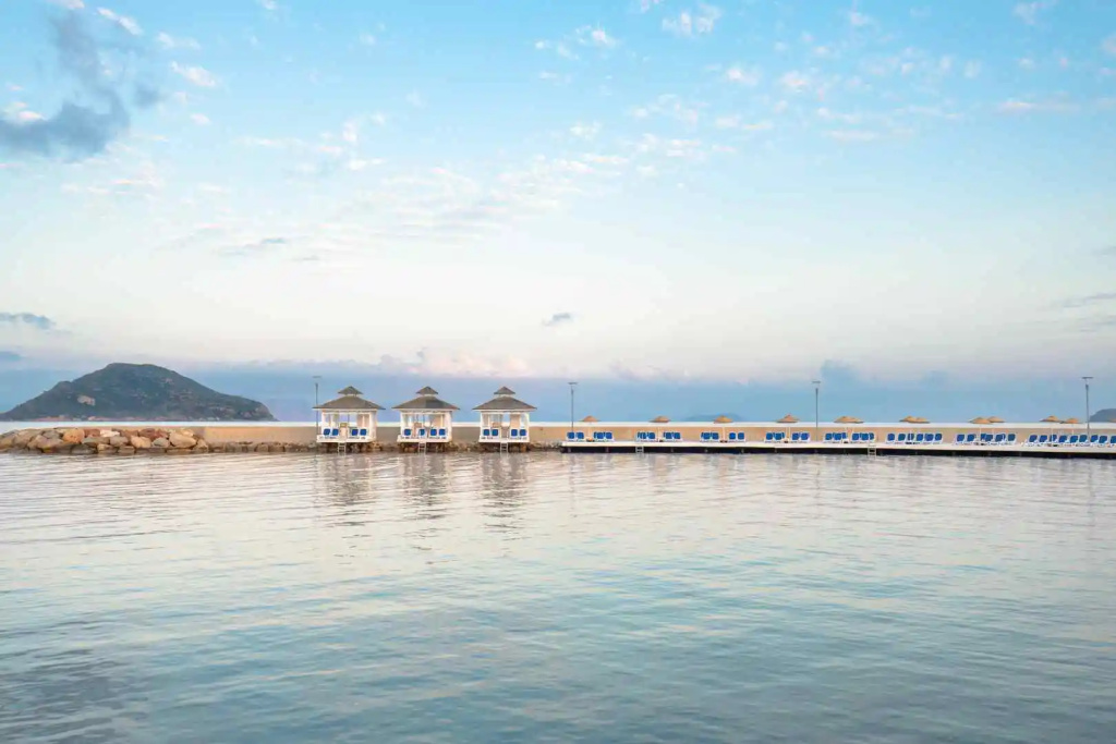 Beach & Waterfront