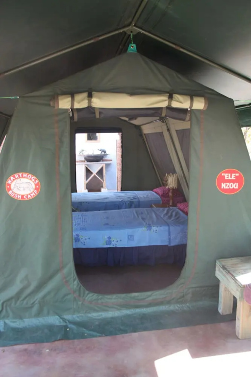 Tent with lake view (twin beds)