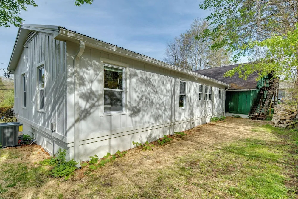 Walk to Osceola Lake! Family-friendly Home