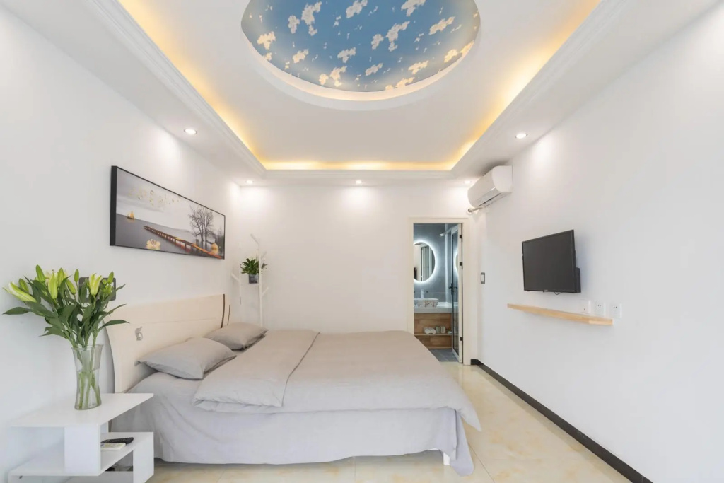 Deluxe Double Suite full double bed