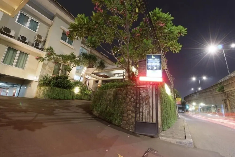 OYO 128 Mutiara Suites