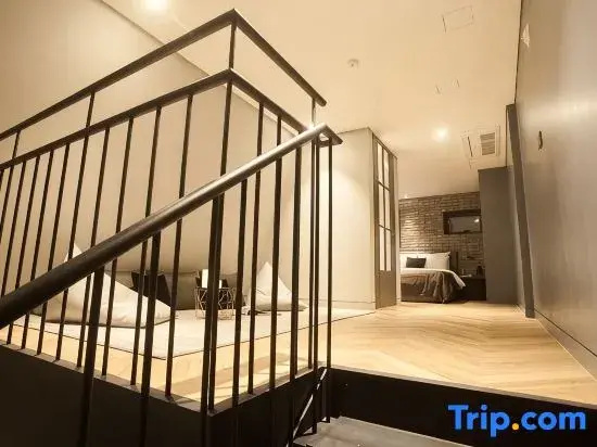 Double Suite (full double bed)