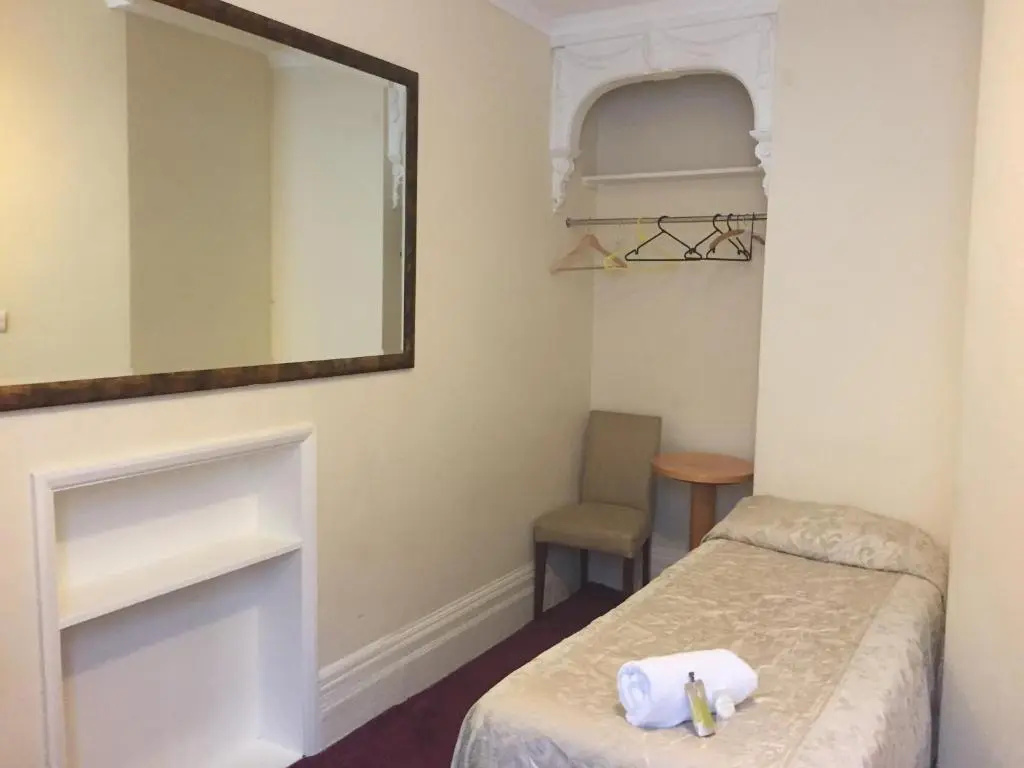 Economy Double room (twin beds)