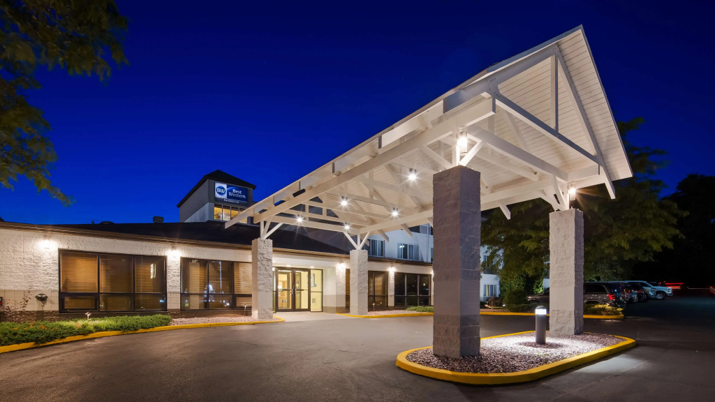 Best Western Baraboo Inn - 2
