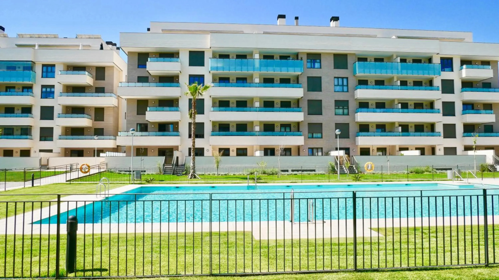 Playa Los Álamos, descanso y ocio en Torremolinos