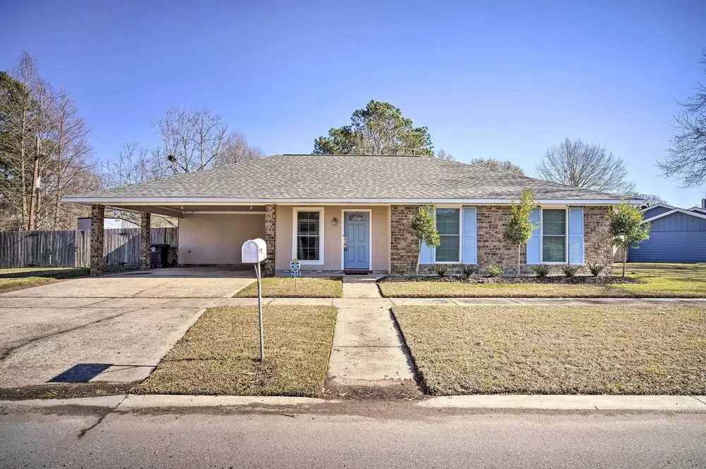 Updated Baton Rouge Home w/ Grill ~ 10 Mi to Dtwn!