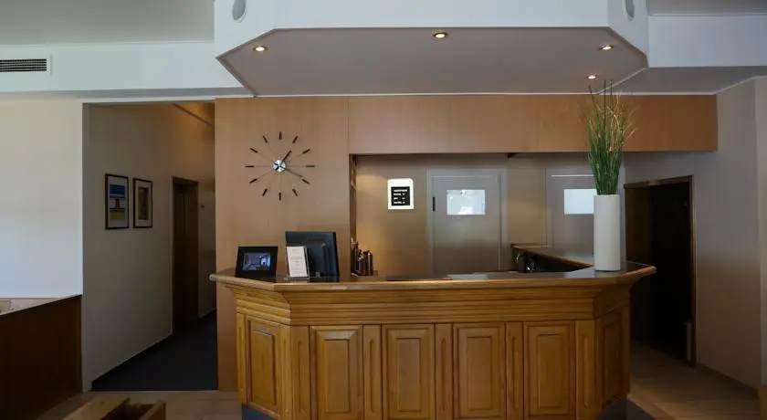 Lobby & Reception