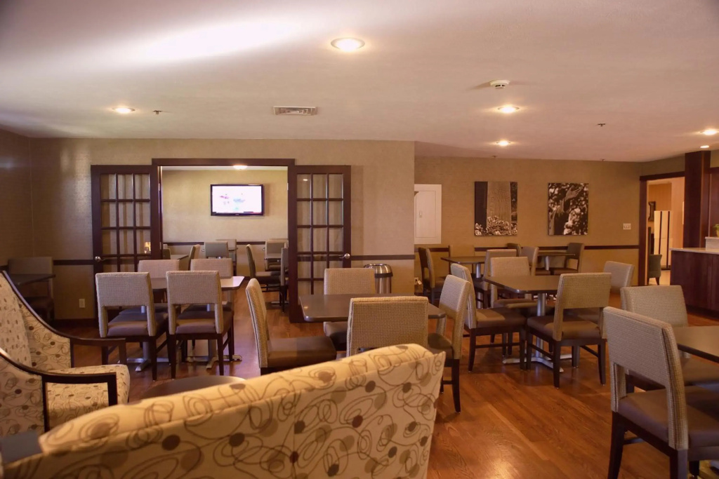 Ivy Court Inn & Suites - фото 23