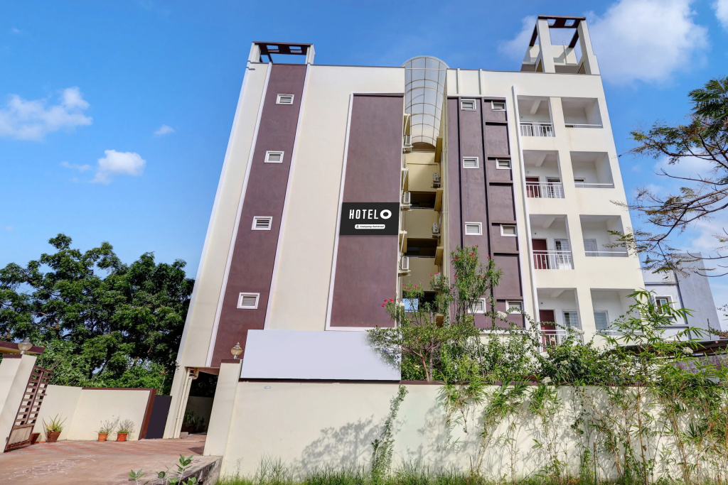 OYO Hotel O Ramaraopet Near Kakinada Beach