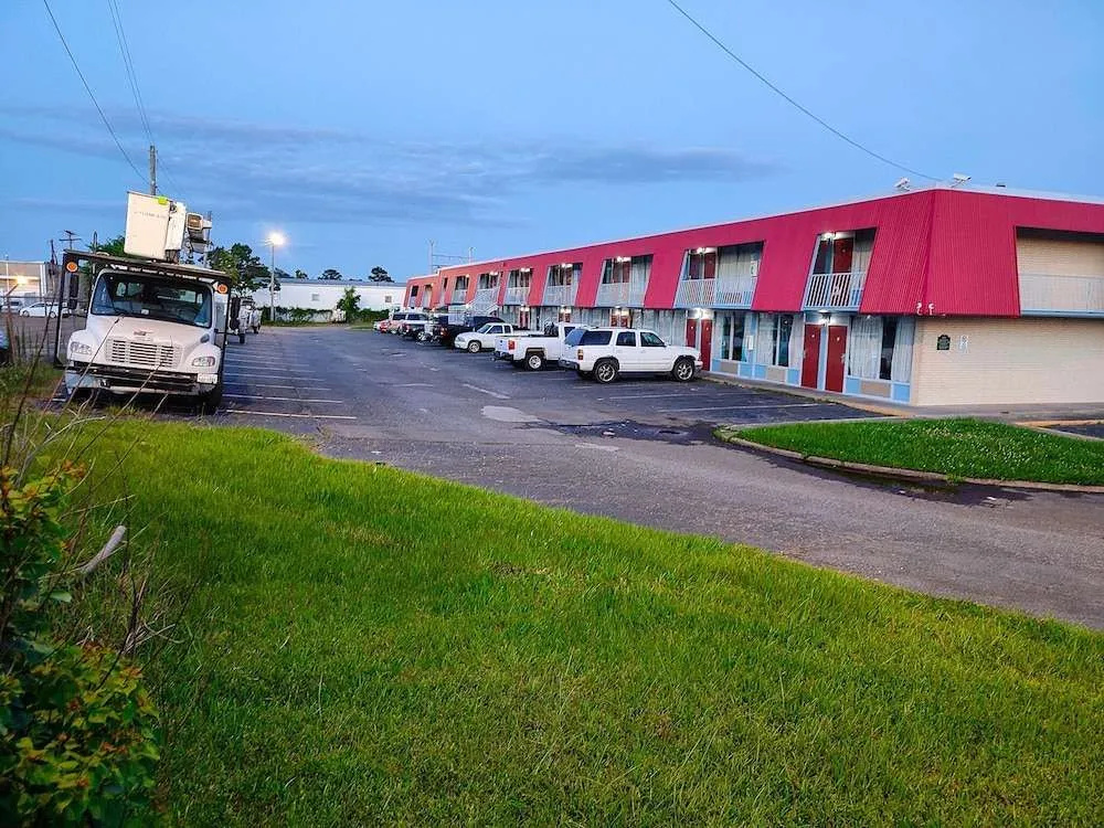 Clover Inn & Suites