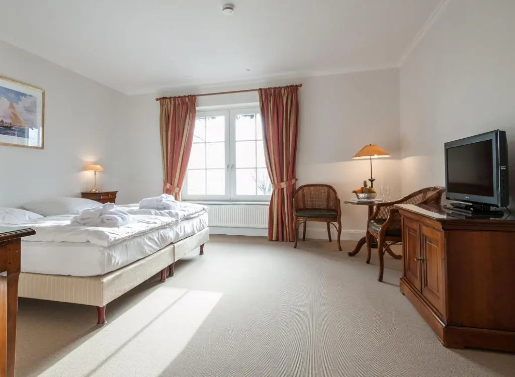 Standard Double room with sea view (full double bed)