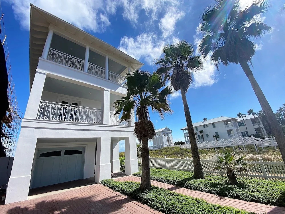 Portofino - Private Beachfront House 3 Bedroom Home by RedAwning