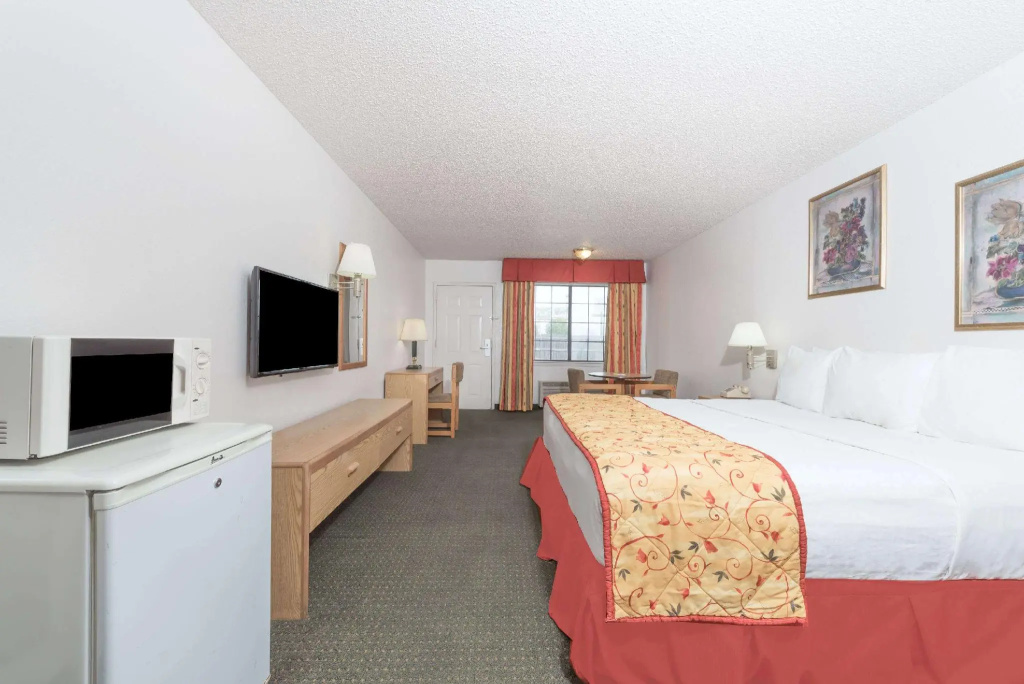 Standard Double room (full double bed)