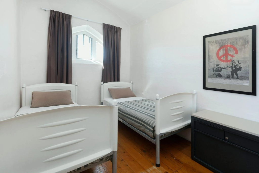 Jailhouse Accommodation - Hostel — 2