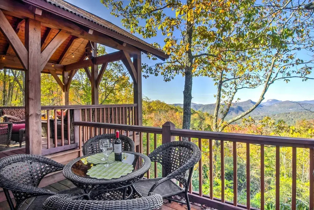 6 Mi to Sapphire Ski! Mtn-view Gem w/ Resort Perks