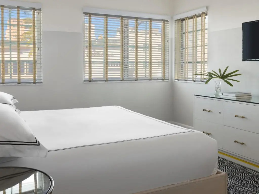 Premium Double room with city view full double bed