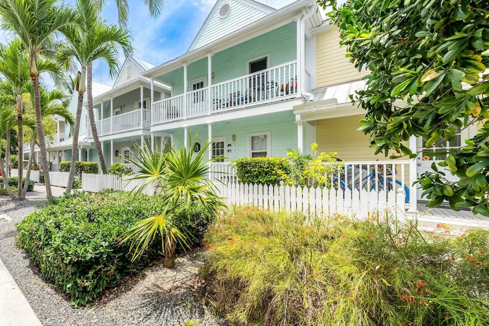 A Siesta Bay by Avantstay Key West Walkable Gated Community, Shared Pool Month-long Stays