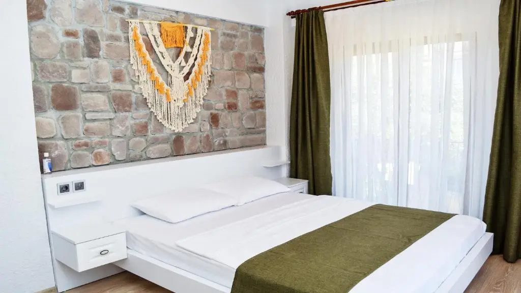 Deluxe Double room with balcony (full double bed)