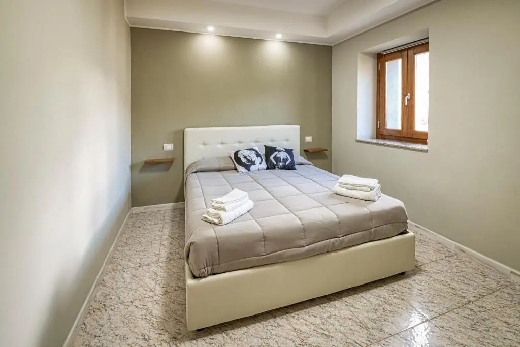 Deluxe Double room (full double bed)