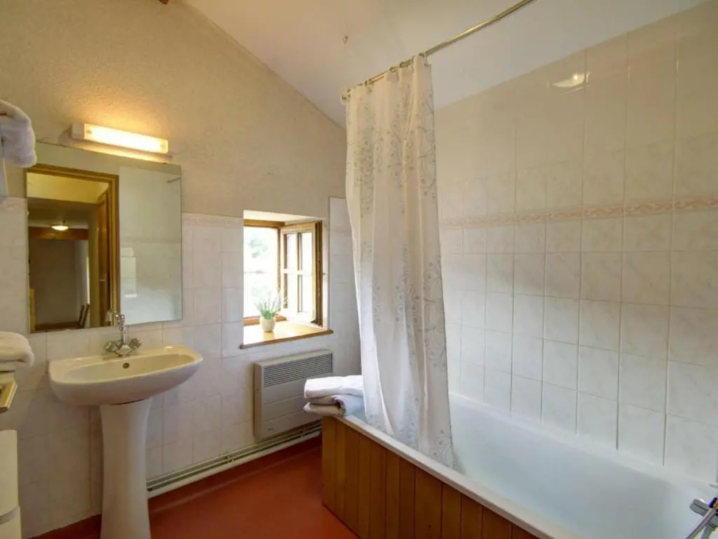 Afficher la photo 6 — Gîte Les Salles, 4 pièces, 6 personnes - FR-1-496-225