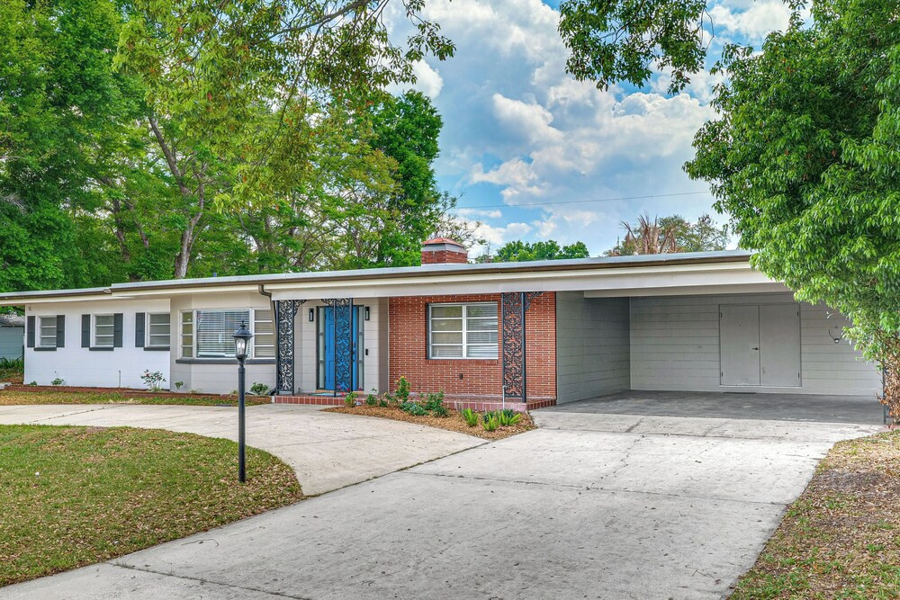 Legoland & Lakes Pool Home Pet Friendly