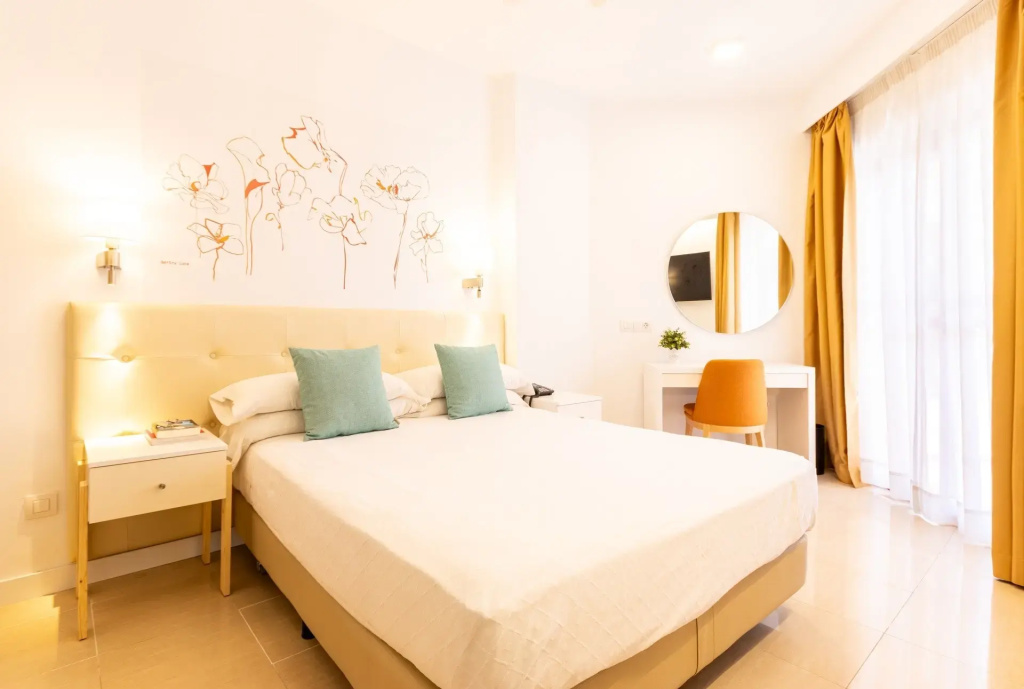 Standard room with partial sea view
