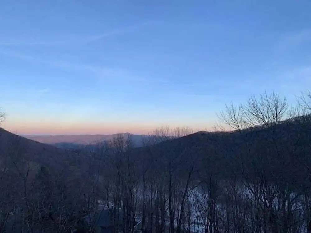 Seven Devils Sunrise - Updated Home With Mountain Views, gas Firetable, & Game Room